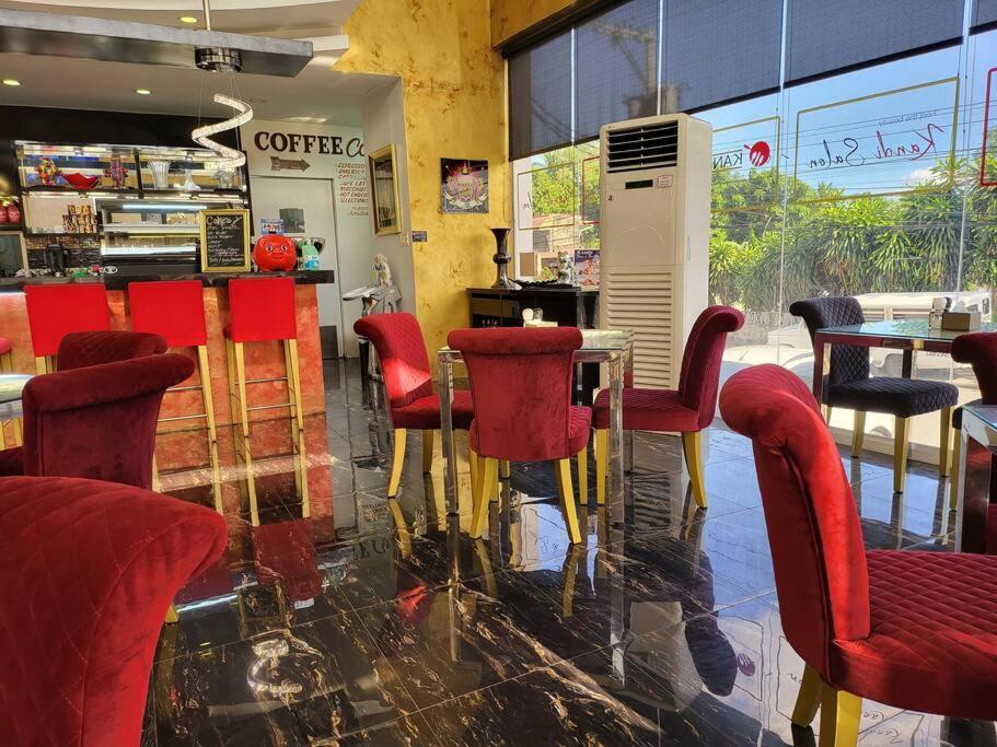 Kandi Big 1 Bedroom King Bed, Free Housekeeping, Wi-Fi Angeles Bagian luar foto