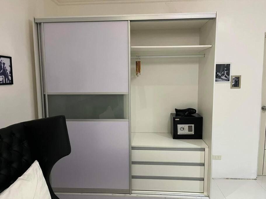 Kandi Big 1 Bedroom King Bed, Free Housekeeping, Wi-Fi Angeles Bagian luar foto