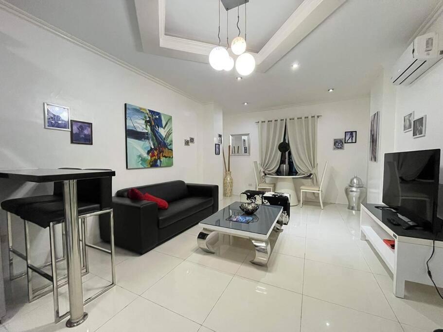 Kandi Big 1 Bedroom King Bed, Free Housekeeping, Wi-Fi Angeles Bagian luar foto