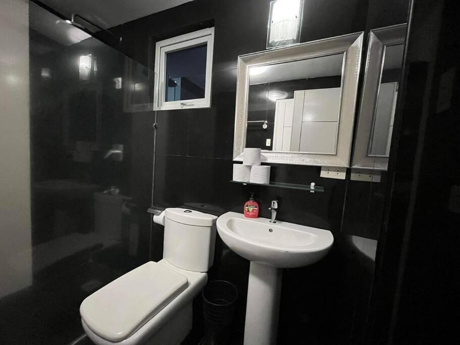 Kandi Big 1 Bedroom King Bed, Free Housekeeping, Wi-Fi Angeles Bagian luar foto